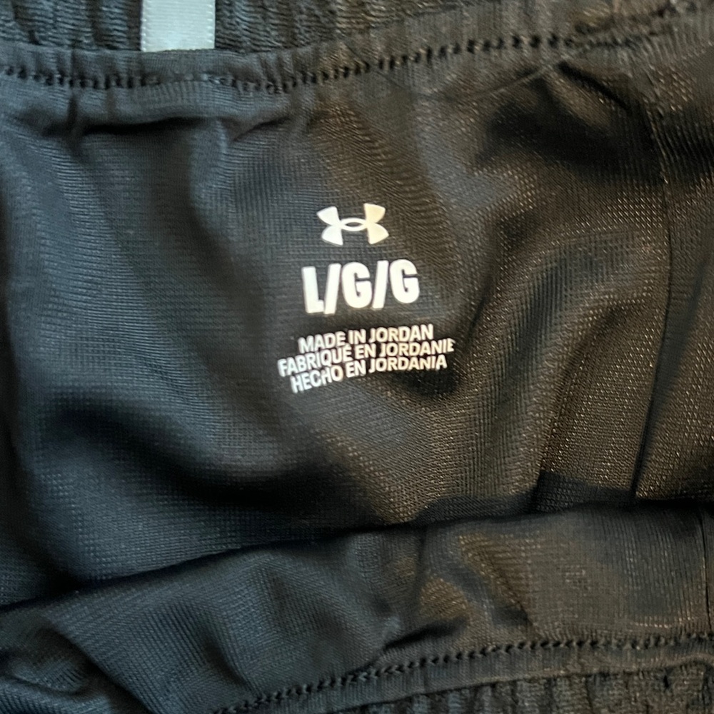 Under Armor Women’s Black Baseline Pro Mesh Shorts - Picture 2 of 6
